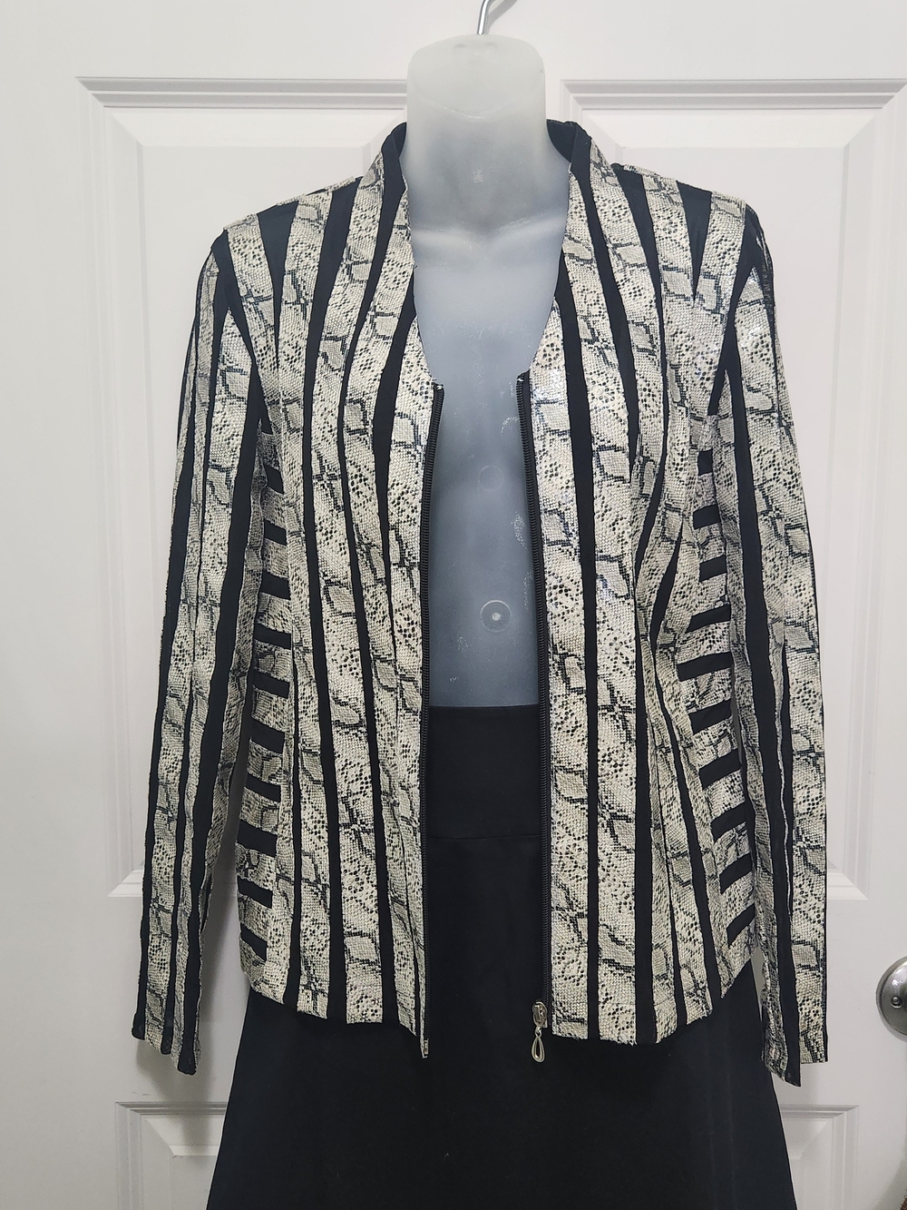 T&J Designs Black and White Textured Vertical-Stripe Open Blazer